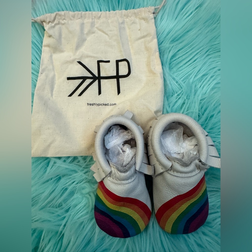 Freshly Picked Soft Sole Shoes Moccasins, Rainbow, 4